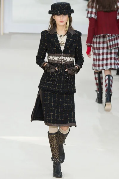Look 29